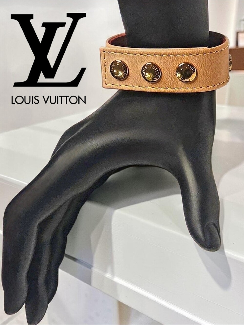 Rare Limited Edition LOUIS VUITTON Vachetta Leather Bracelet NWOT + LV Dustbag